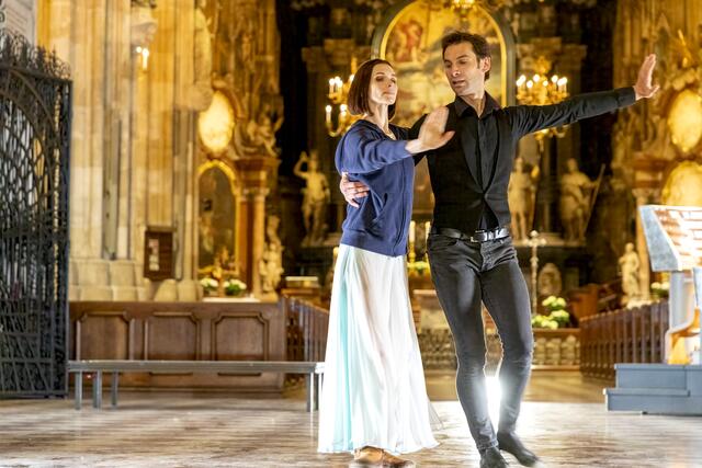 Die Solotänzer des Wiener Staatsopernballetts: Iryna Tsymbal mit Mischa Sosnovski