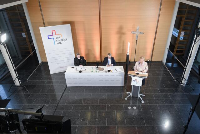 In Deutschland läuft derzeit der „Synodale Weg“, nicht zuletzt angestoßen durch die Probleme rund um Missbrauchsfälle.