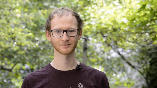 Der Poetry-Slammer Florian Supé untersucht in literarischer Form das ökologische Potenzial von Religionen und regt zum Nachdenken und Handeln an. | Foto: ComUnity-Spirit