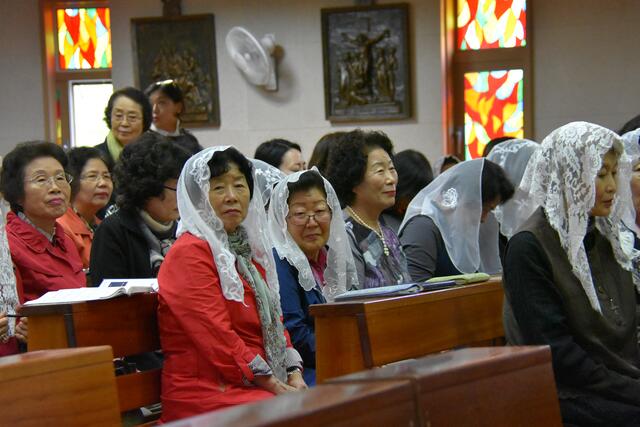Beim Besuch in Südkorea 2016. Koreanische Frauen beim Gottesdienst in der Pfarre Sappa. | Foto:  Brunnthaler