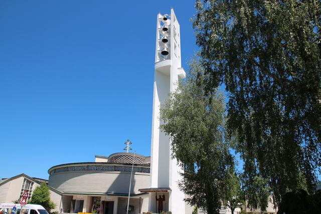 In neuem Glanz erstrahlen Turmfassade, Glocken und Engel.� | Foto: RB/dap
