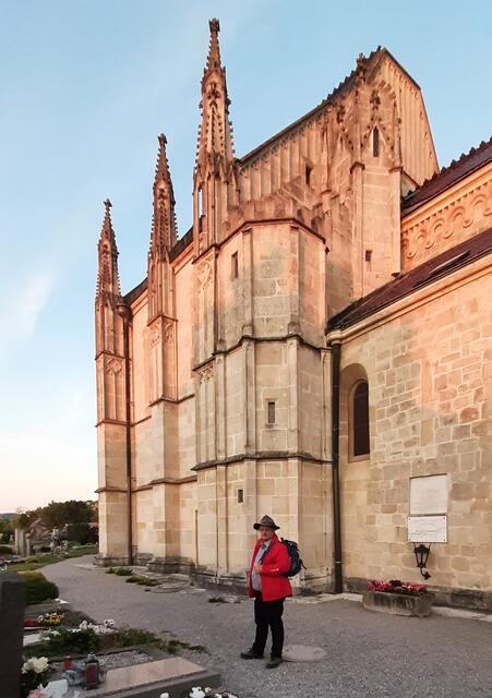 Die Marienkirche von Bad Deutsch-Altenburg steht im Nordosten des Ortes, erhöht auf einer Terrasse, die zur Donau steil abfällt und wurde ab 1050 in vier Bauphasen errichtet. Sie stellt ein bedeutendes Denkmal mittelalterlicher Architektur in Österreich dar. | Foto: Wolfgang Linhart