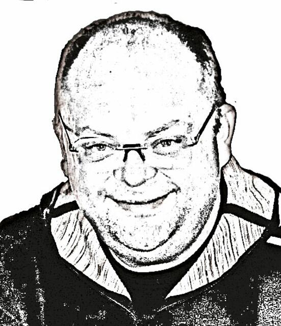 Christoph Pelczar  (46) ist Pfarrer in Weikendorf und begeisterter 
Fußballfan. | Foto: Der SONNTAG