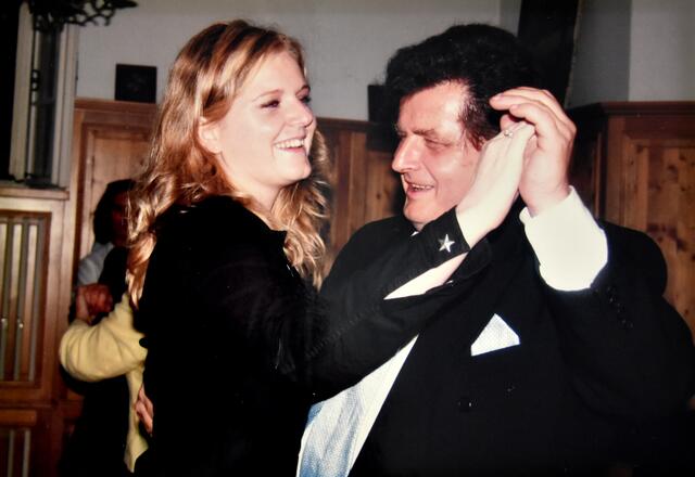 Ein Tänzchen mit der Tochter. | Foto: Privat