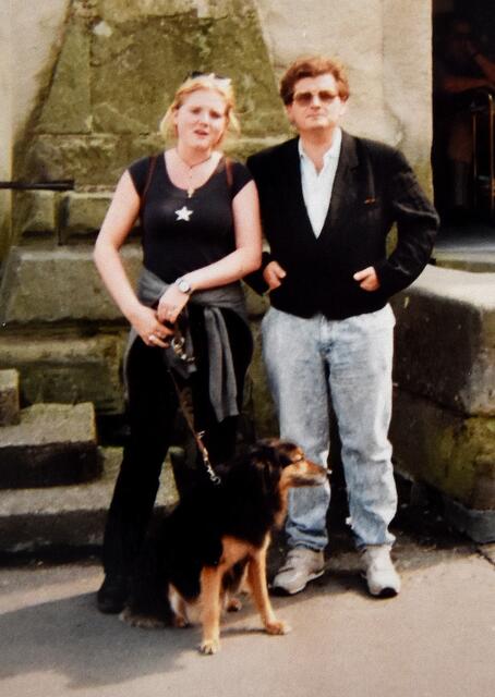 Monica und Robert mit dem geliebten Hund | Foto: Privat