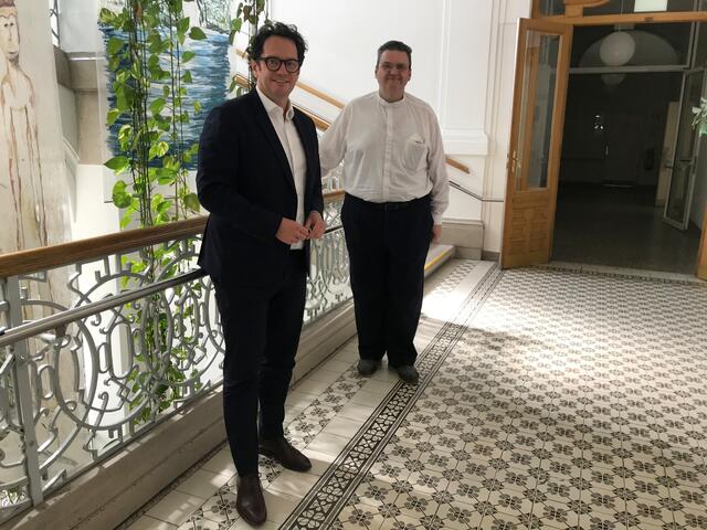 Markus Reiter und Peter Fiala im Amtshaus des Bezirks Wien-Neubau. | Foto: Sophie Lauringer