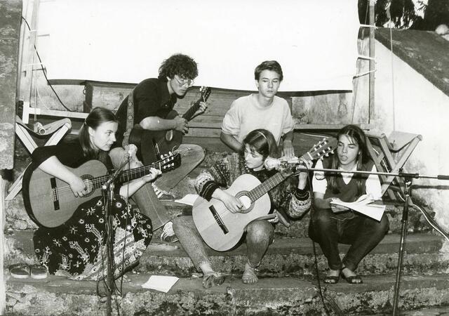 Katholische Jugend bot und bietet Jugendlichen Raum, Spiritualität auszudrücken. Bild: Jugendgebet in Bärnbach, 1983