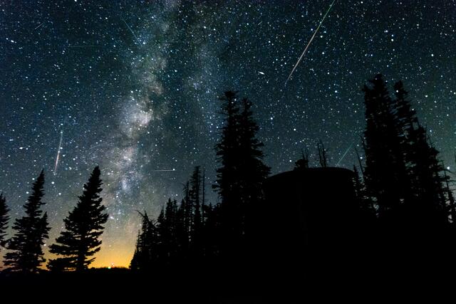 Wenn Staub von Kometen auf die Erdatmosphäre trifft, entstehen Meteoriten – und damit Sternschnuppen.�