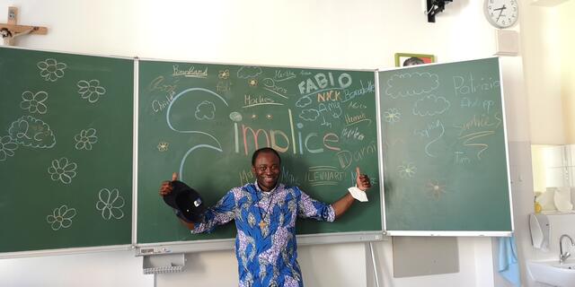 P. Simplice gestaltet den Unterricht sehr abwechslungsreich | Foto: Don-Bosco-Gymnasium Unterwaltersdorf