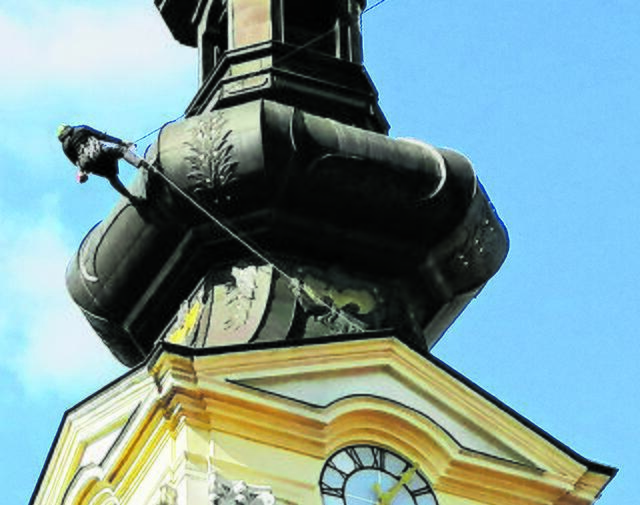 Hoch oben am Turmhelm der Klosterkirche der Barmherzigen Brüder Wien 2 | Foto: Christopher Erben