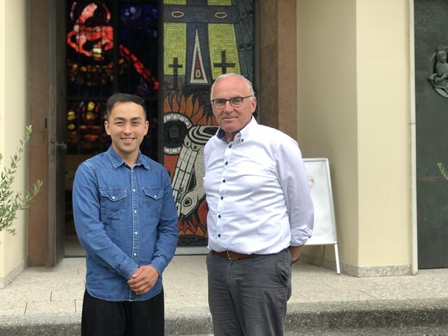 Stadtpfarrer Alois Dürlinger mit seinem „Schützling“ Naim Mohseni.