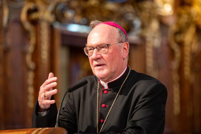 Bischof Alois Schwarz dankte den engagierten Mitgliedern der KA. | Foto: Karl Lahmer