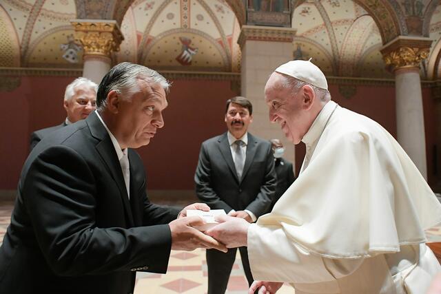 Beim mit Spannung erwarteten Treffen von Papst Franziskus und Ungarns Ministerpräsident Viktor Orban wurde das umstrittene Thema Migration offenbar ausgeklammert. | Foto: KNA