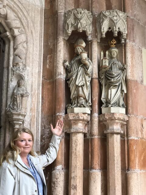Auf den Nonnberg führt Claudia Öllinger ihren Spaziergang natürlich entlang der Spuren von Erentrudis und Rupert, die allgegenwärtig sind. | Foto: RB/ibu