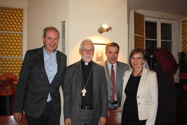 KFÖ-Präsident Alfred Trendl, Bischof Josef Marketz, Kärntner KFV-Präsident Andreas Henckel-Donnersmarck und Kärntner KFV-Geschäftsführerin Gudrun Kattnig