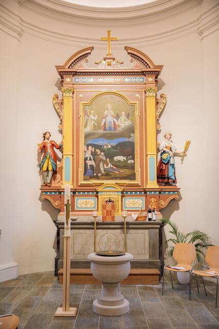 Das erneuerte Taufbecken wurde gesegnet. | Foto: Gerd Neuhold - Sonntagsblatt für Steiermark