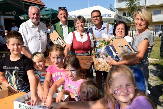 Erntedank und Pfarrfest feierten überaus viele Gläubige in der Pfarre St. Veit am Vogau, mit einem Dankgottesdienst und anschließendem Zusammensein im Pfarrhofgarten. | Foto: Barbic