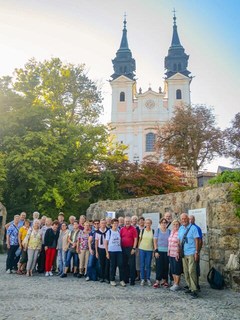 Dankbar für 45 Jahre Ehe feiern die Teilnehmenden der Saphirhochzeitsreise des Familienreferats 
nach Linz und ins Mühlviertel ihr Ehejubiläum. | Foto: Josef Obergantsnig