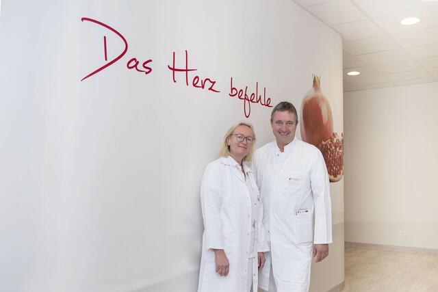 „Das Herz befehle“ – OÄ Doris Lackinger und Prim. Michael Zink folgen dem Leitspruch des Ordensgründers der Barmherzigen Brüder. | Foto: HF Pictures