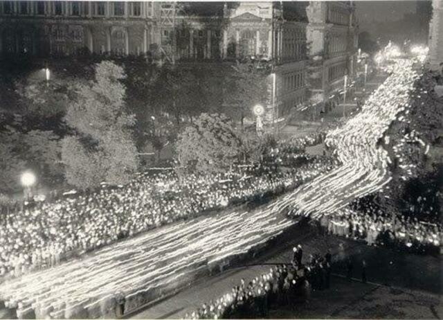 Prominente Politiker wie Leopold Figl und Julius Raab (2. und 4. v. l.) marschierten bei den Bitt-Prozessionen mit. | Foto: RSK-Archiv