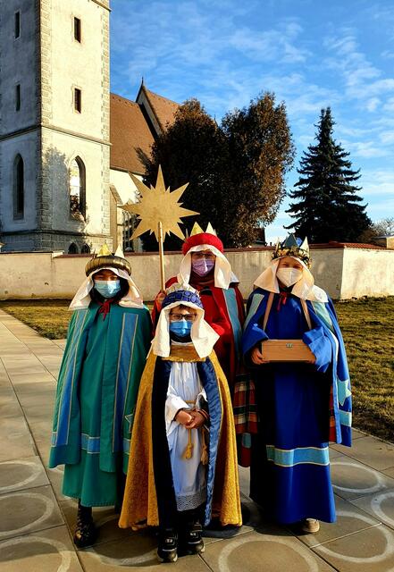 Leoben-Waasen. Mit Maske und viel Ab- stand, aber mit ungebrochener Freude im Einsatz für die Ärmsten der Armen! | Foto: Skazedonig-Machner