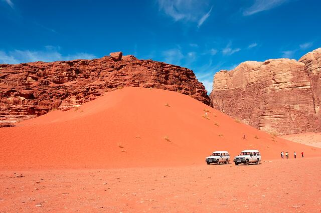 Rote Dünenlandschaft in der Wüste Wadi Rum