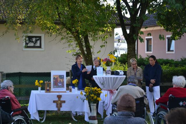 Andacht im Garten des Pflege- und Betreuungszentrum Mank.