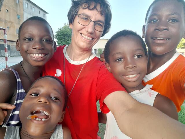 "Bei den Kindern an der Front, da bin ich glücklich", so Sr. Hanni Denifl.  | Foto: Don Bosco
