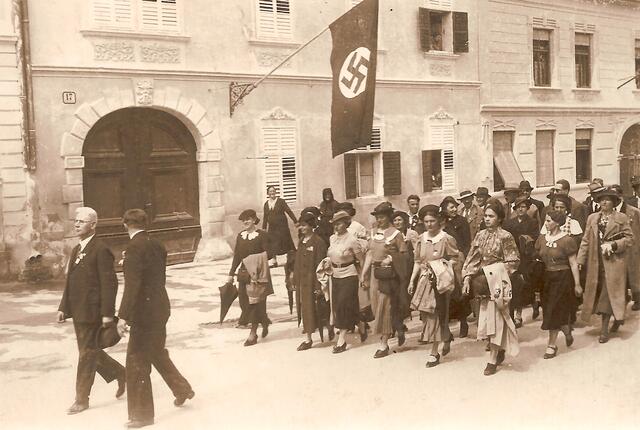 Der Singverein Germanennest beim Sängerfest in Rust, 1938, angeführt von Adalbert Wolf.
 | Foto: NEUSIEDLER STADTARCHIV / NACHLASS WOLF