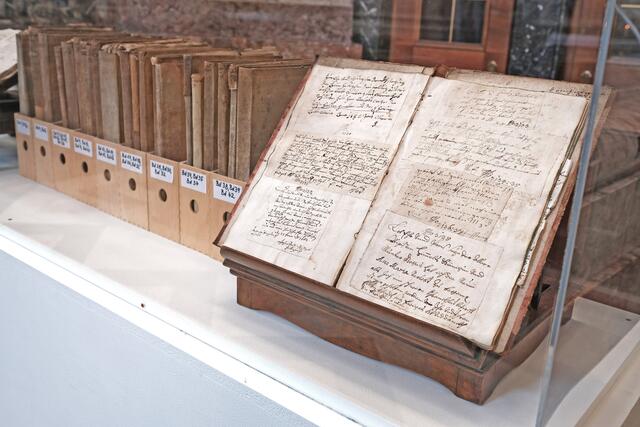 Mirakelbücher im Dom St. Jakob | Foto: Hölbling