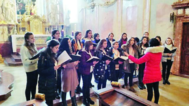 Auftritt der ukrainischen Gruppe „Singende Herzen“ in Langau. | Foto: zVg