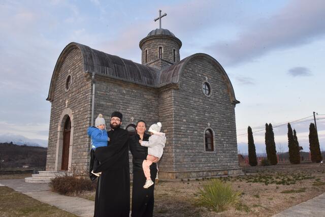 Orthodoxer Priester von Osojane mit seiner Familie.
 | Foto: Wolfgang Zarl