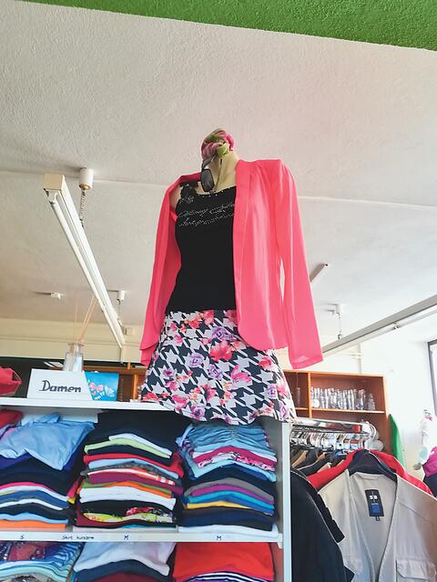 Im Vinziladen in Kirchberg an der Raab wird schöne Second-Hand-Ware gesammelt, ansprechend präsentiert und preisgünstig verkauft. Der Erlös hilft Menschen in Not. | Foto: Hirschmann