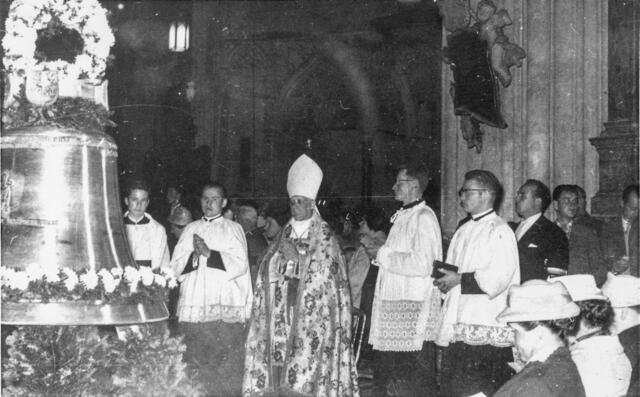 Weihe des Festgeläutes durch Kardinal Theodor Innitzer | Foto: Foto: Archiv der Dombauhütte/Paula Witsch