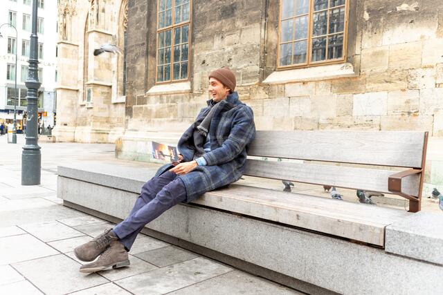 Pause beim Stephansdom: Ferdinand hinterfragt seinen Glauben – immer wieder. „Ich bin sehr dankbar für diese Glaubensfreiheit und das Vertrauen meiner Eltern.“