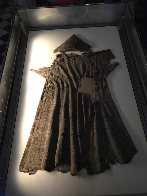 La Verna ist der „Schicksalsberg“ des Franz von Assisi. Hier empfängt er die Wundmale Christi. Das in La Verna gezeigte Ordenskleid des Franziskus ist einfach wie das eines Bauern.