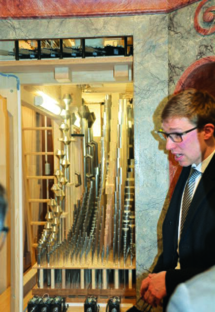 Orgelpfeifen. Nach der Weihe erklärte Peter Tiefengraber Details zum Innenleben der Orgel. | Foto: ELISABETH WERTZ