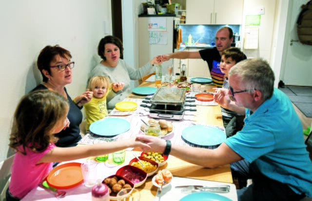 Mutter- und Vatersein sind wichtige Lebensaufgaben – im Hinblick auf die Kinder, um ihnen Lebenswerte zu vermitteln und ihnen den christlichen Glauben nahezubringen.