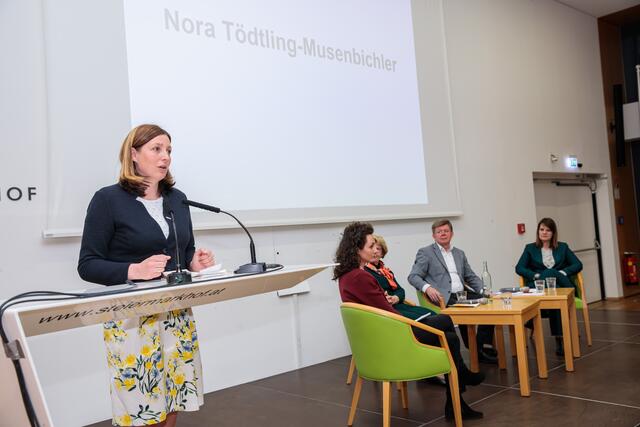 Menschlichkeit braucht Zeit, formuliert die Vizedirektorin der Caritas Steiermark Nora Tödtling-Musenbichler zum Tag der Pflege als Forderung an die Politik.