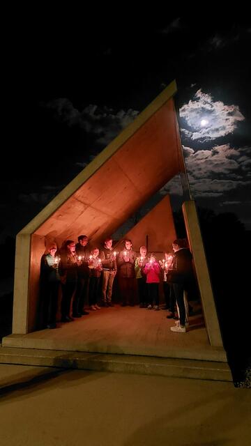 Fackelwanderung der Ministranten Graz-Liebenau in der Osternacht. | Foto: Inge Lang