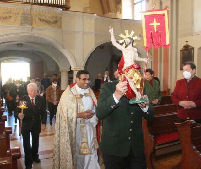Auferstehungsfeier am Ostersonntag in Preding mit Vikar Laurentius Edirisinghe. | Foto: Samir Yousif
