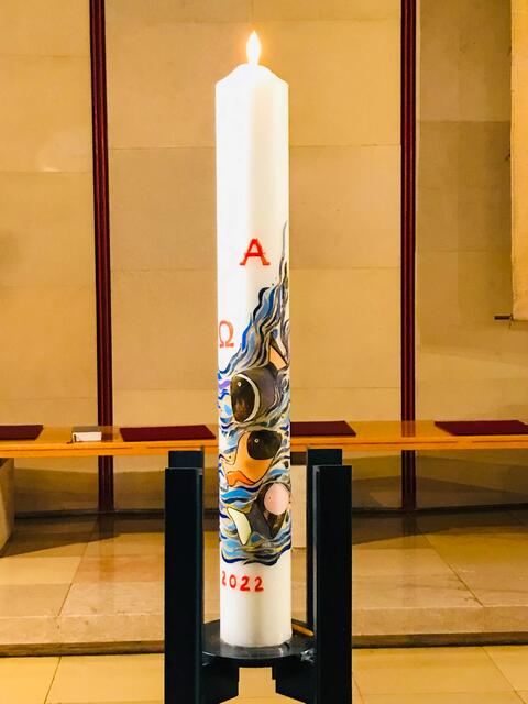 Jesus Christus, Anfang und Ende, Erlöser und Vollendung. Überall in der Steiermark gibt es schöne selbstgestaltete Osterkerzen, diese von Maria Klass. | Foto: Klass