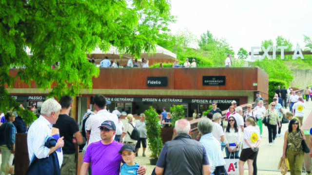 roßer Ansturm – 2.200 Besucher verfolgten die Neuinszenierung der Passionsspiele im beeindruckenden Römersteinbruch.   | Foto: PASSIONSSPIELE ST. MARGARETHEN