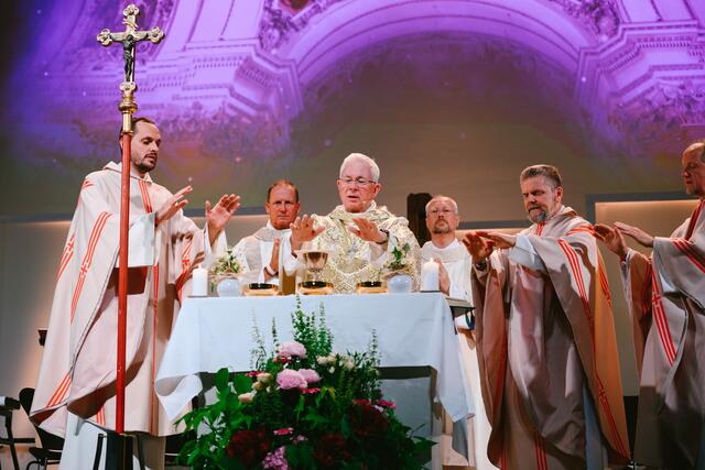Gottesdienst mit Erzbischof Franz Lackner. | Foto: RB/T. Bosina