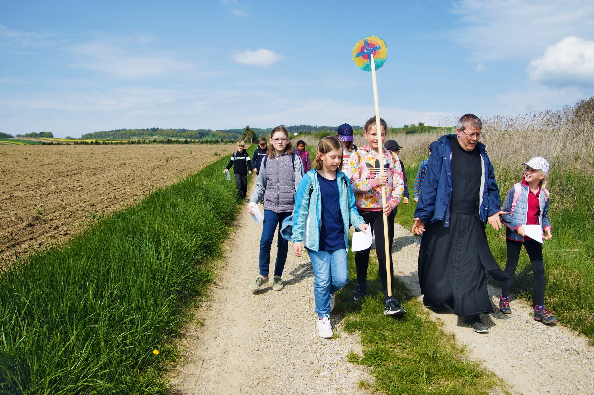 Kirche für Kinder: Kinder als Wallfahrer - Niederösterreich | Kirche bunt