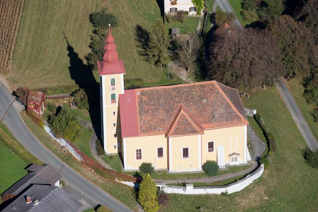 Am Margarethen-Sonntag ist in Lebring-St. Margarthen beim Kirtag rund um die Pfarrkirche immer viel los.