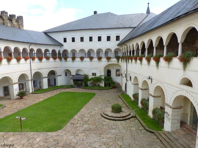 Der Innenhof von Schloss Straßburg: das ideale Ambiente für ein historisches Stück  | Foto: gemeinde_kulturring strassburg/hannes tillian archiv