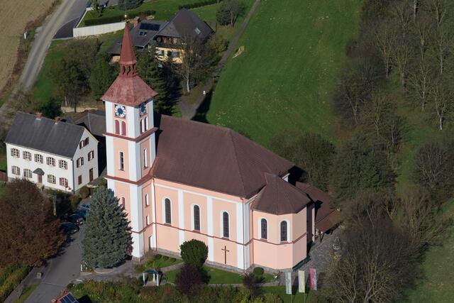Die Pfarrkirche von Unterlamm ist dem Heiligen Heinrich II. geweiht.