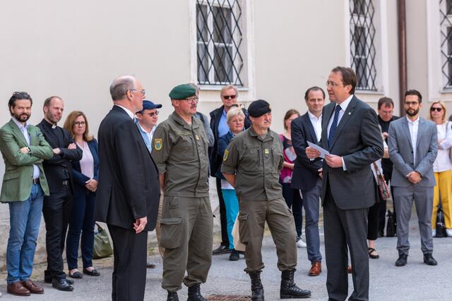 Gratulationen von Bgm. Stadler und der Militärmusik. | Foto: Pressestelle Diözese St. Pölten