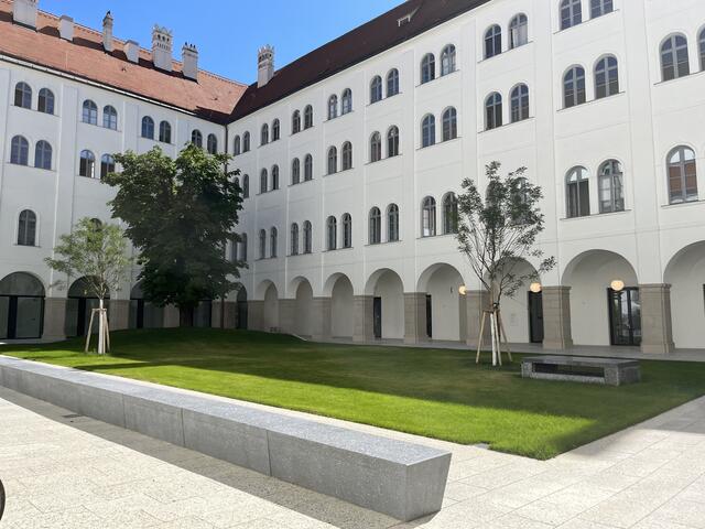 Geheimtipp: Der Innenhof der Akademie der Wissenschaften hinter den Jesuiten ist öffentlich zugänglich. | Foto: Kayla Raymundo